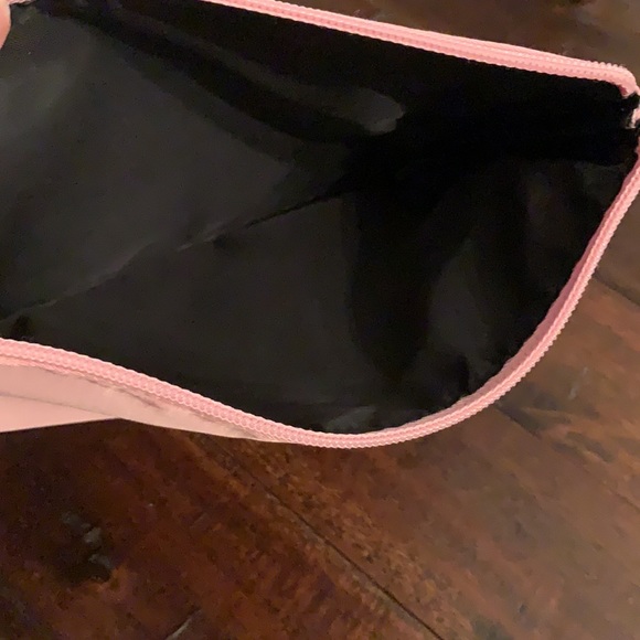 Victoria’s Secret Pink & Black Zip Pouch New!!! - Picture 8 of 8